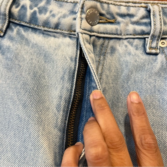 Rolla’s Original High Rise Straight Distressed Light Wash Size 25 - Picture 2 of 10